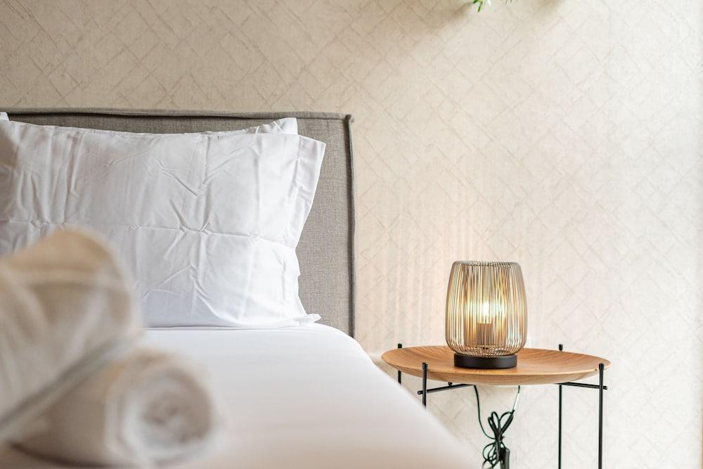 Anahuac Apartments by VH