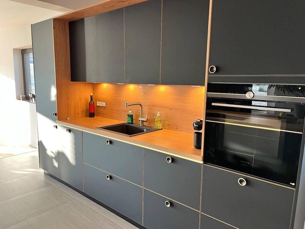 House - Sleeps 8 - Pets Ok - Garden - Parking