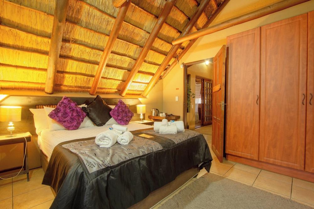 Villa - Sleeps 10 - Pool - Patio - Housekeeping