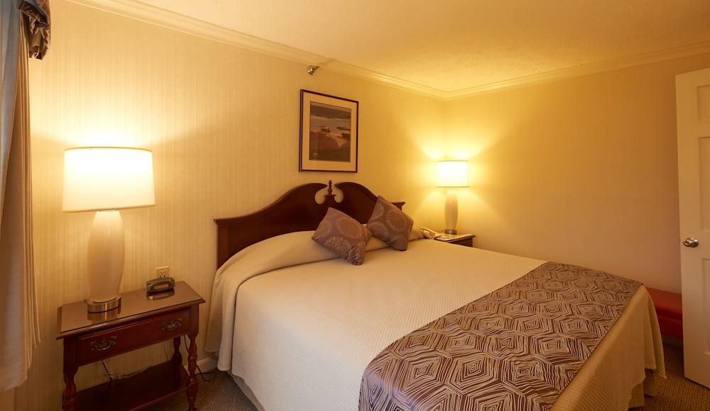 The Sparhawk Oceanfront Resort