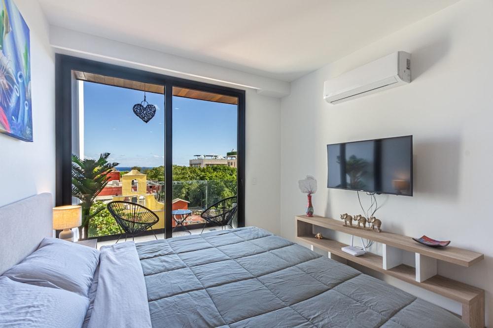 Luxury Sea view Studio on the 5th Av