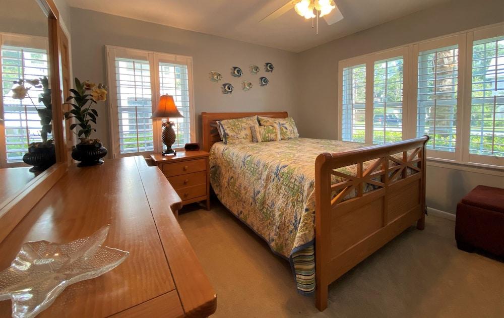 The Salty Sol 6 Bedroom Home