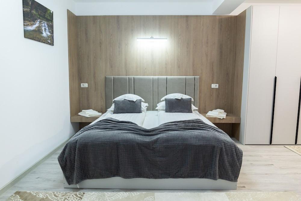 Frasin Studios-6 km to Voronet Monastery