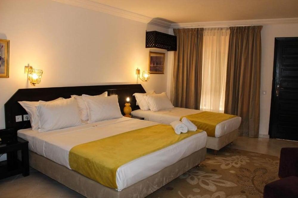 MAJOREL PEARL  Restaurant Piscine SPA