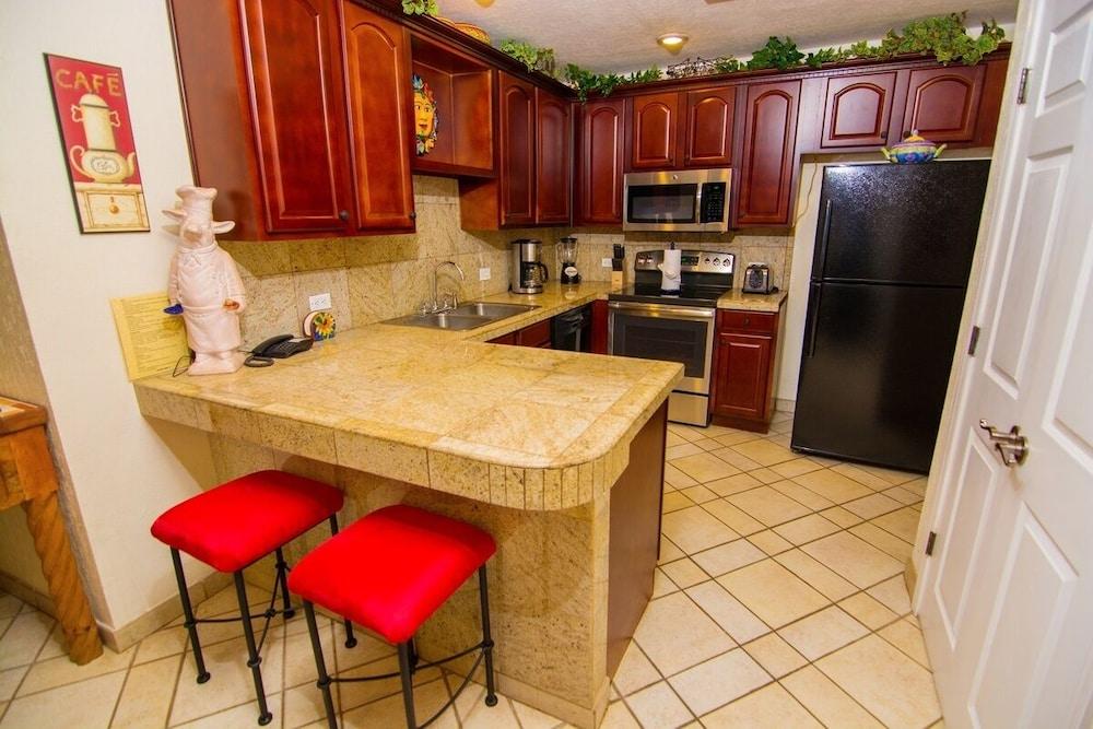 Las Palmas Resort At Sandy Beach: Condo Grande 704 2 Bedroom Condo by Redawning