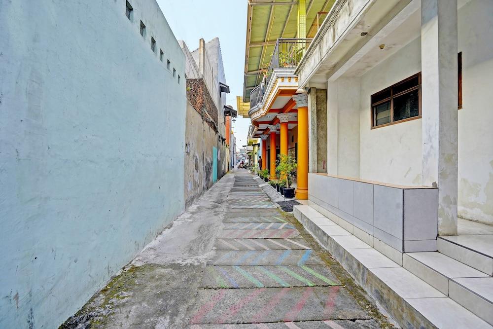 OYO Life 91884 Kost Kusuma Dewi Syariah