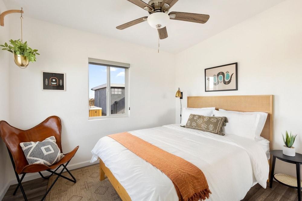 Mojave Ranch - Hot Tub, Fire Pit, Dark Skies And Desert Views! 2 Bedroom Home by RedAwning