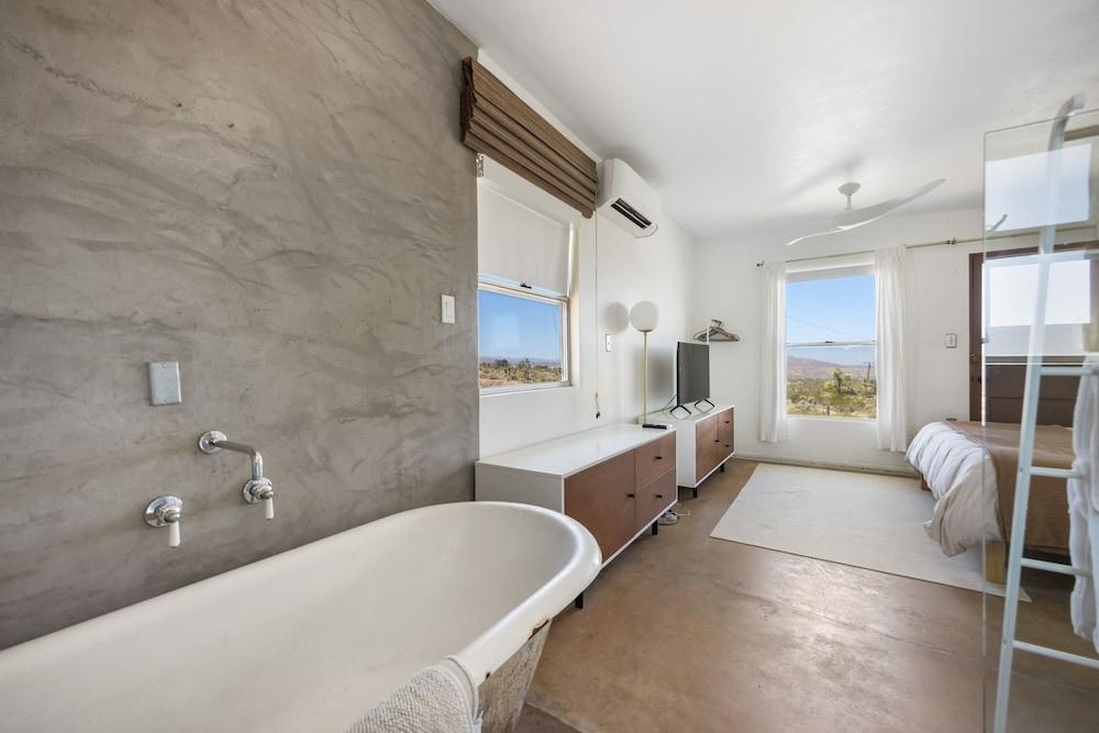 Jensen House - Incredible Desert Views 2 Bedroom Home by RedAwning