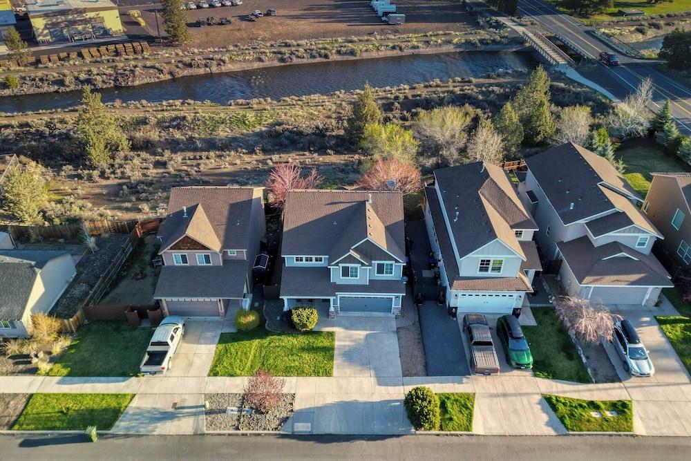 Ponderosa Pines by Avantstay Gorgeous Deck, 10 Mins From Central Bend Family Friendly,