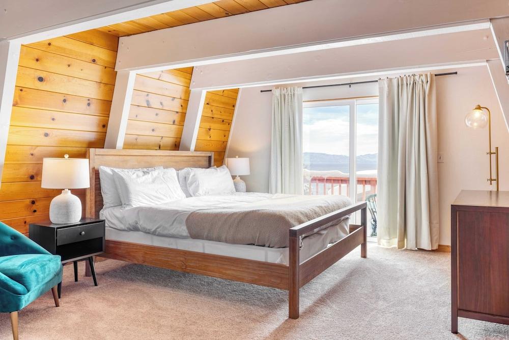 Chickadee by Avantstay Modern A-frame Cabin