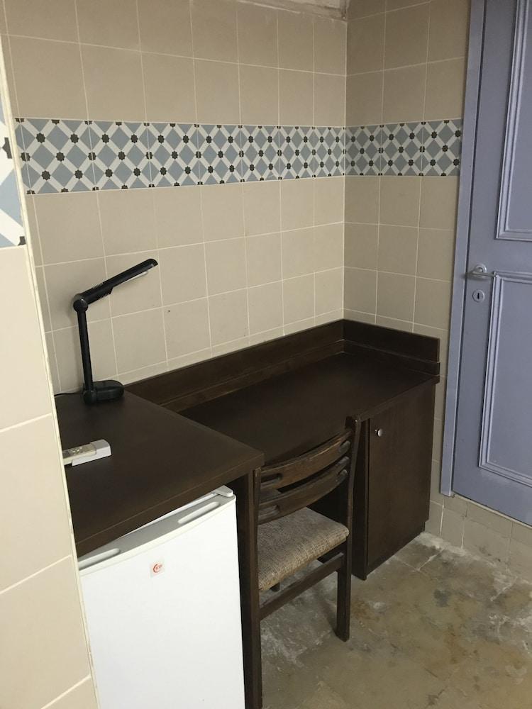 Nzar Khoury For Hosting