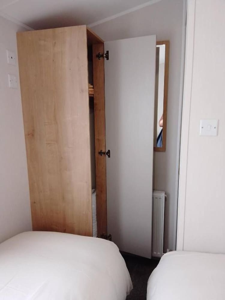 3 Bed, Sleeps 8 Caravan, California Cliffs Park