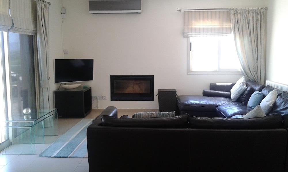 Idyllic 3 Bed Villa With Stunning Views