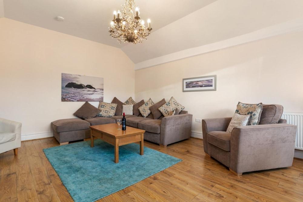 Apartment 4 St Mary s House