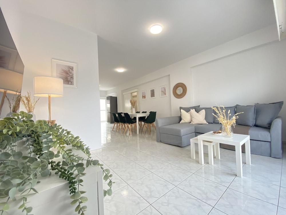 Phaedrus Living Town Flat Stephania 302