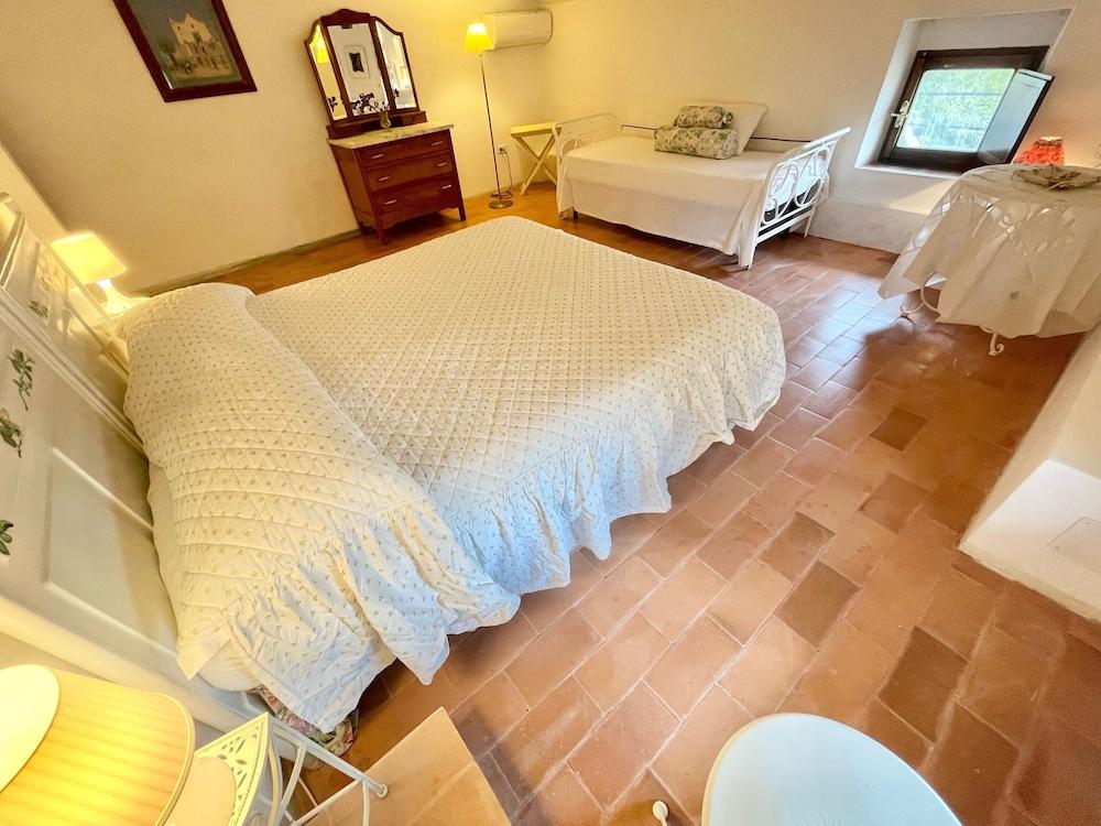 Umbrian Paradise Contains 5 Bedrooms With Private Pool and Stunning Views