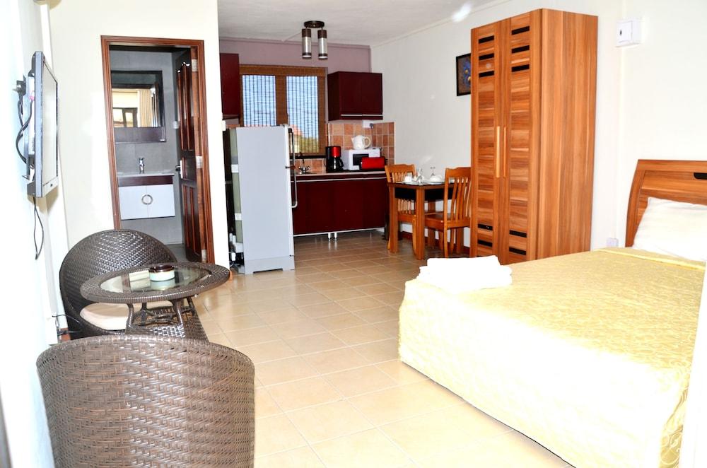Fully Equipped Apartment in Flic-en-flac for 2 ppl - 500m From the Beach
