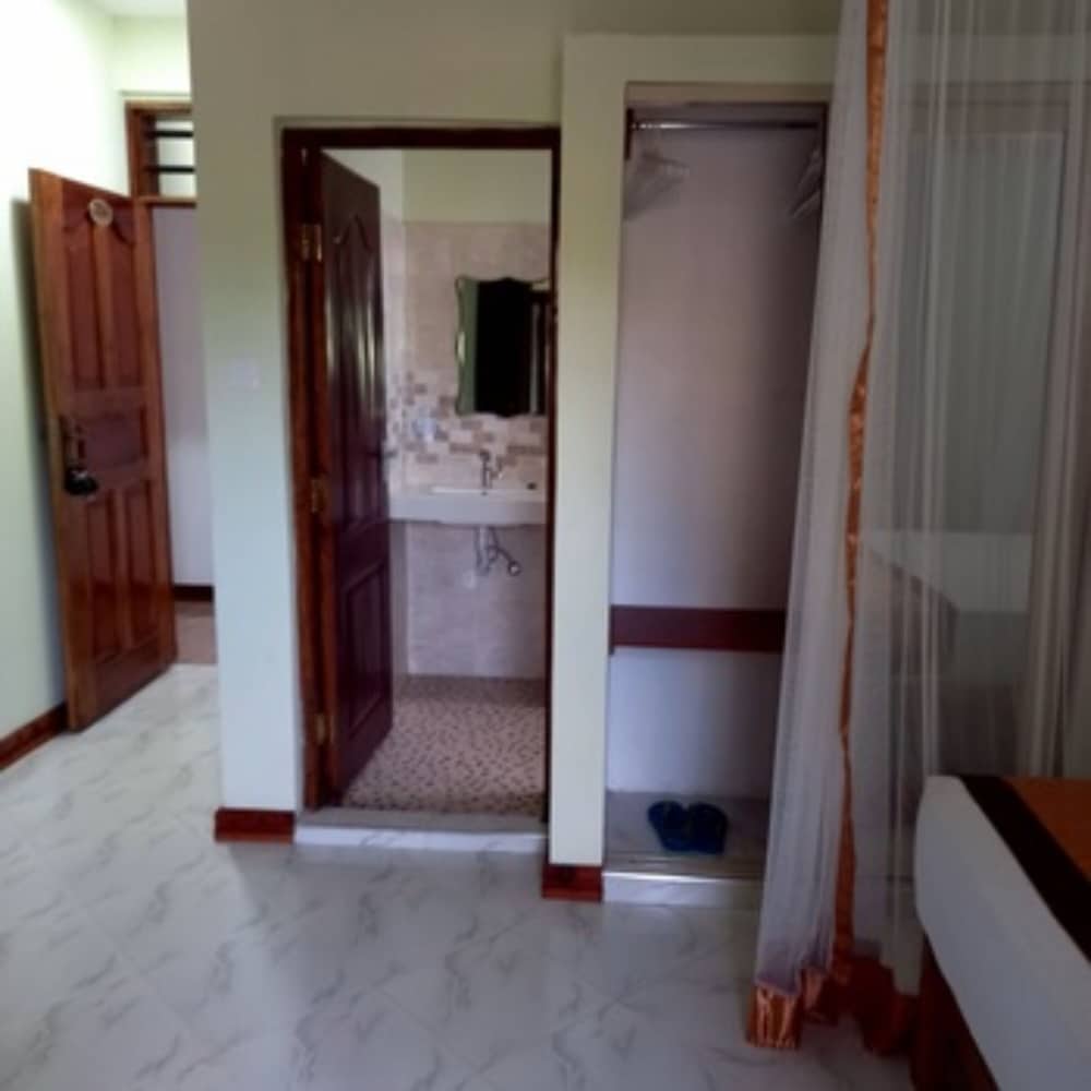 CaliTwapa Hotel & Restaurant