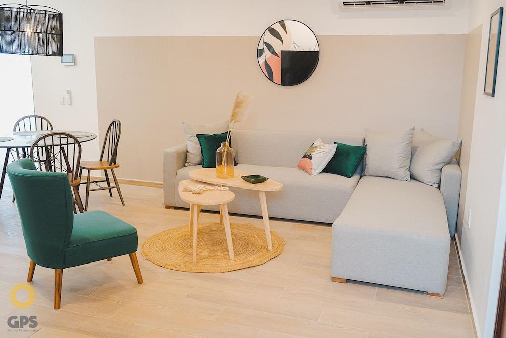 Las Hadas Apartments