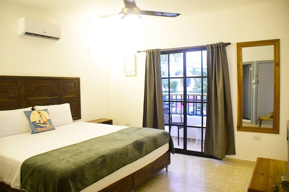 Hostal Marina Samana