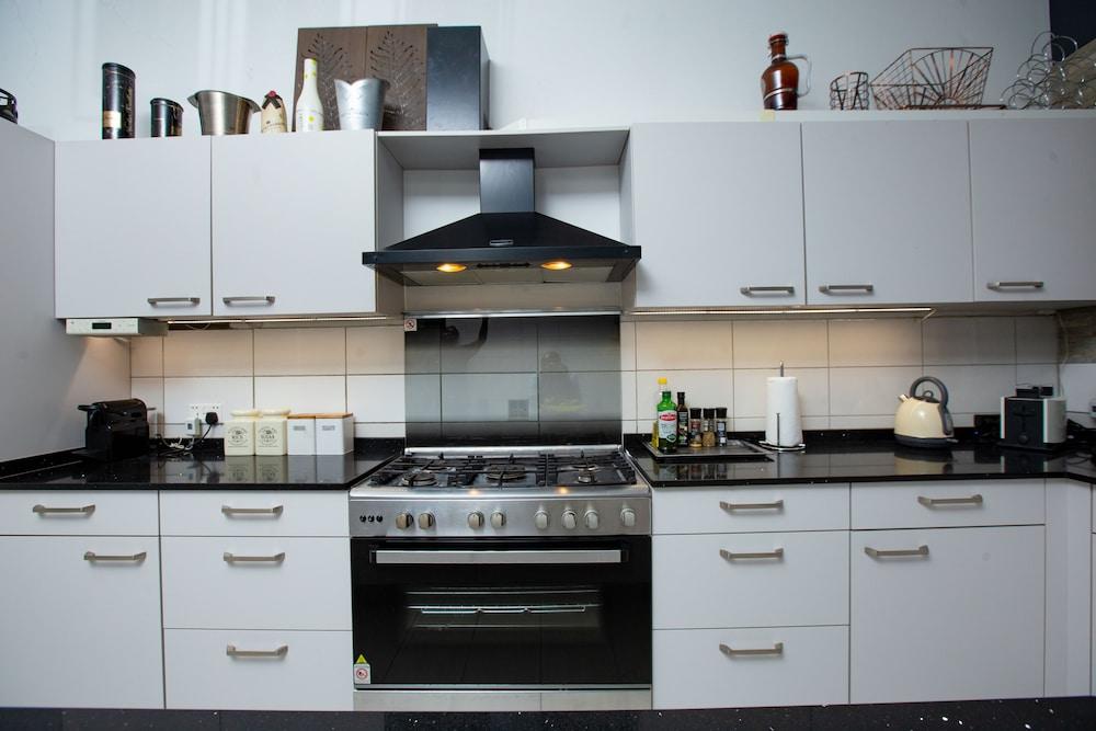 Impeccable 2-bed House With Hot-tub -wi-fi