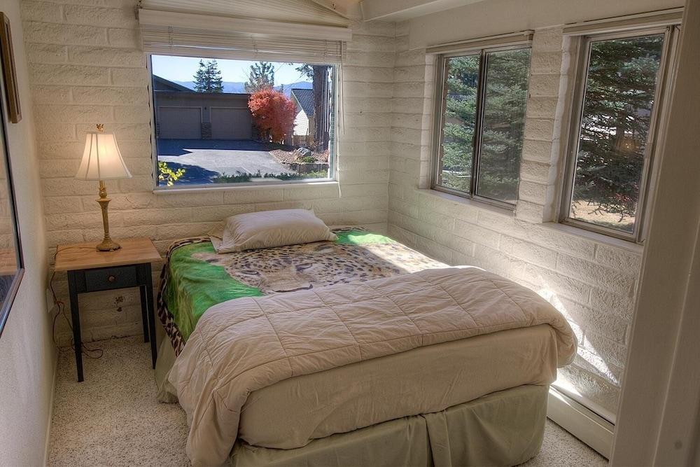 Cheyenne Chalet 4 Bedroom Home by RedAwning