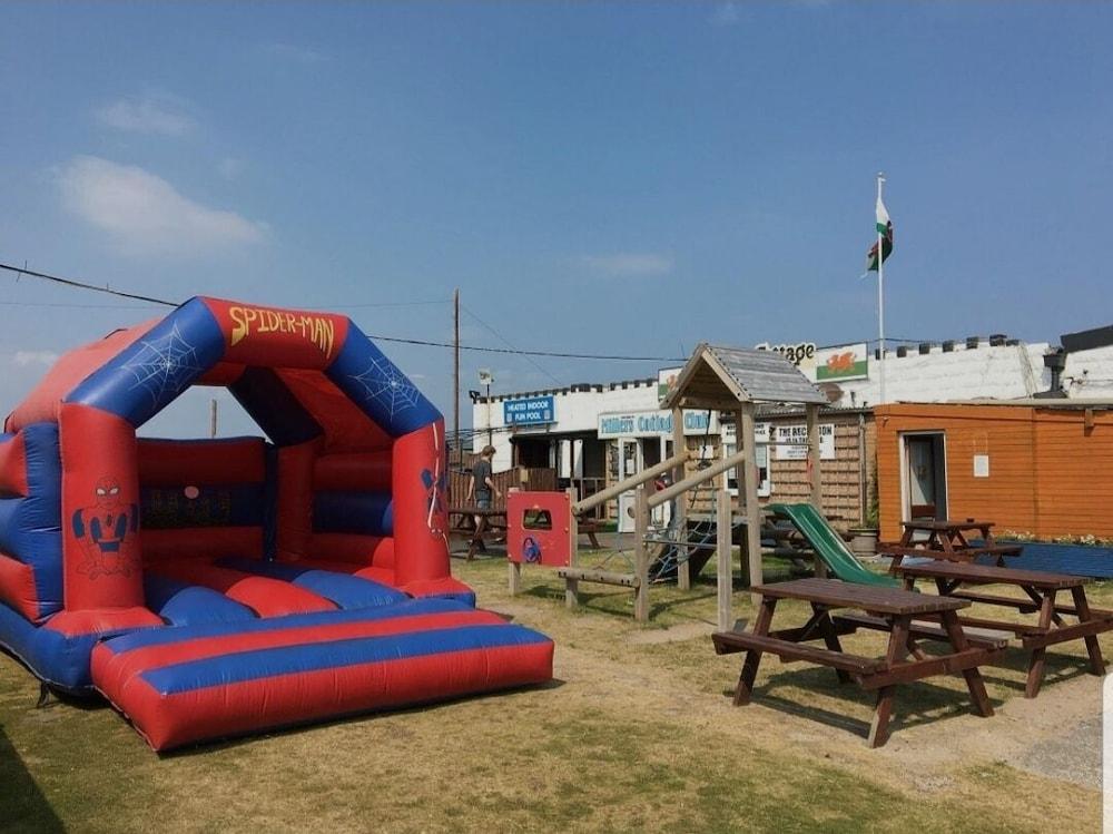 Remarkable Caravan in Abergele Towyn