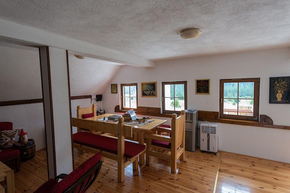 Captivating 3-bed House in Zabljak, Zminica