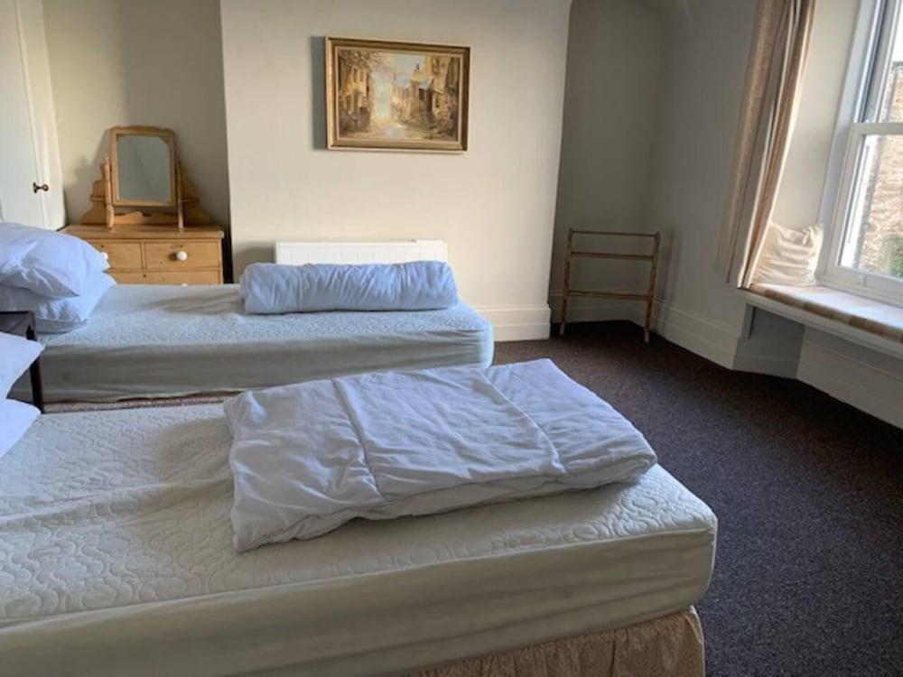 Newly Refurbished 7-bed Cottage in Polruan, Fowey