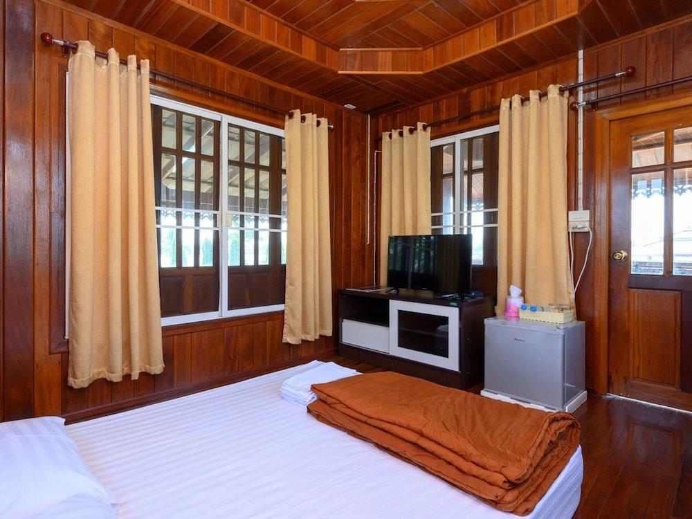 Beung Sampathuan Nakornchaisri Resort