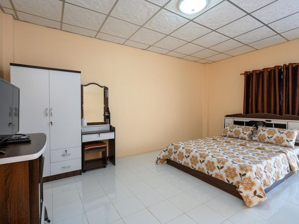 Beung Sampathuan Nakornchaisri Resort