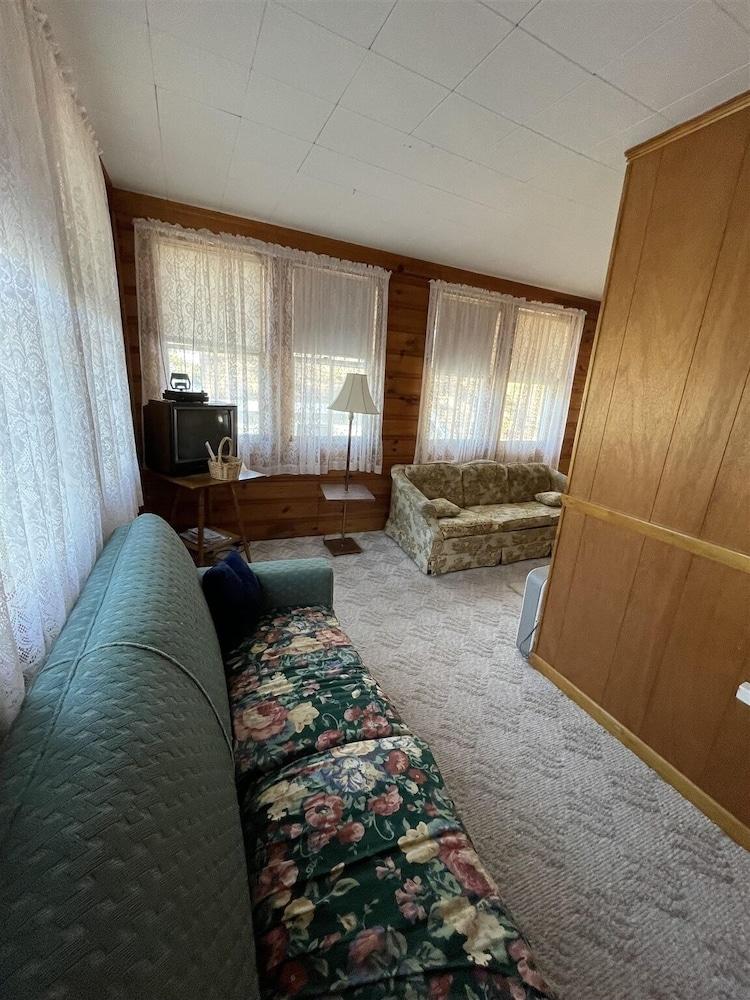 Hate To Leave It Limit 6 3 Bedroom Villa by RedAwning