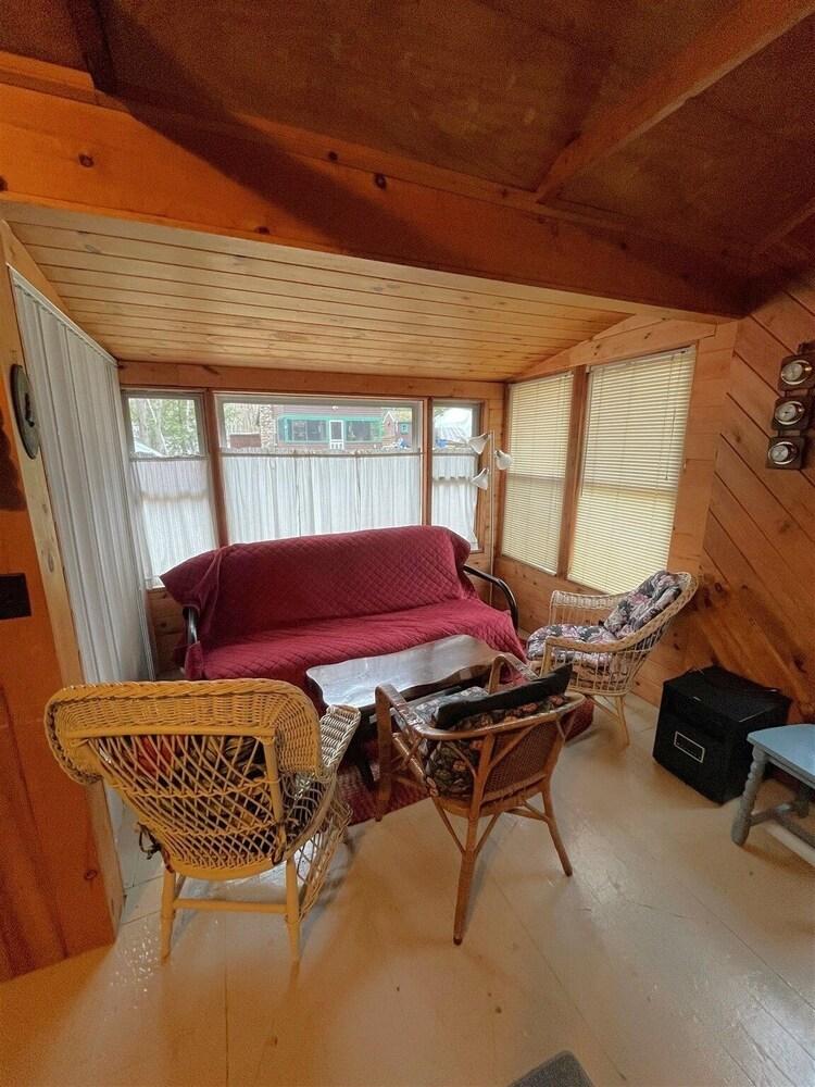 Swallow - Limit 4 2 Bedroom Cottage by RedAwning