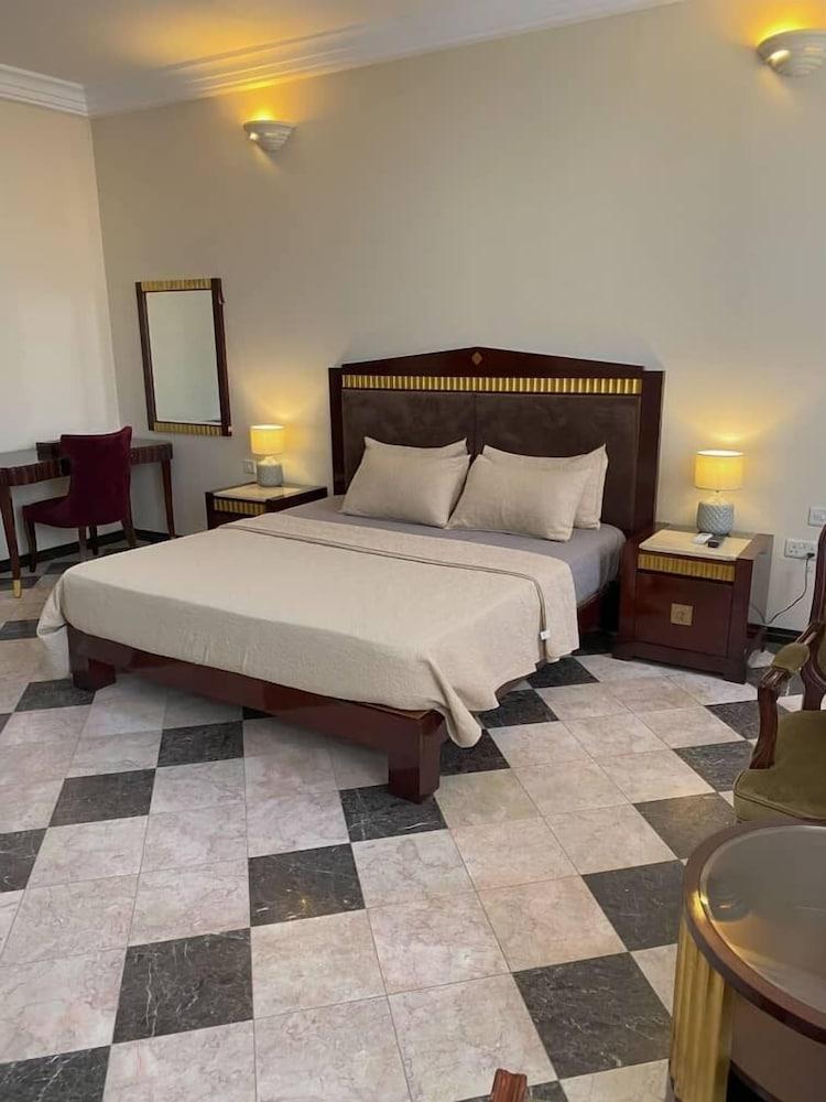 Peach View Hotel and Apartments.