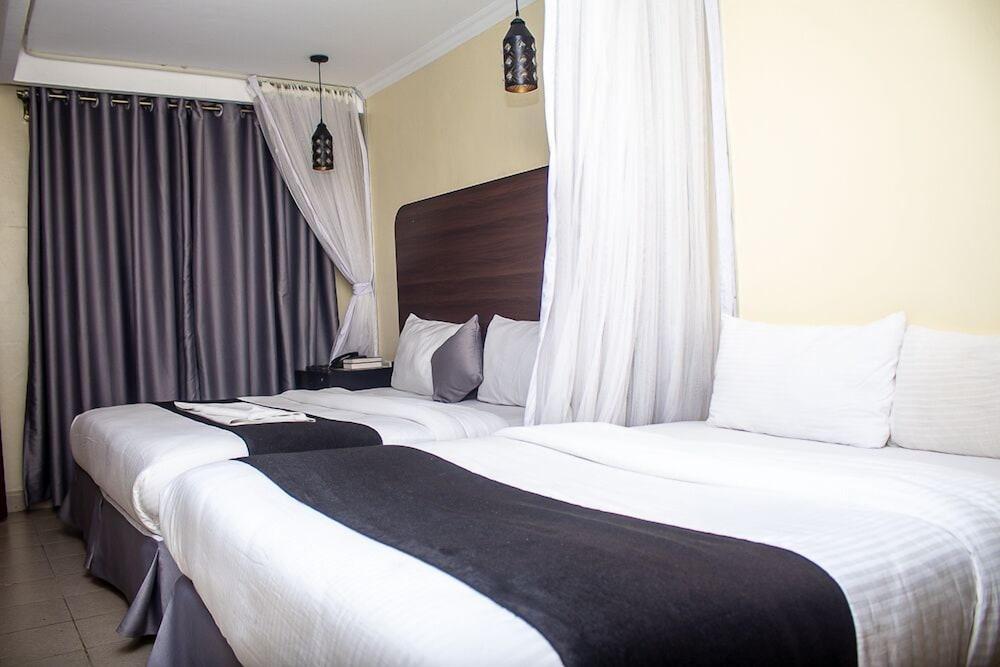 ROYAL CITY HOTEL-GARDEN