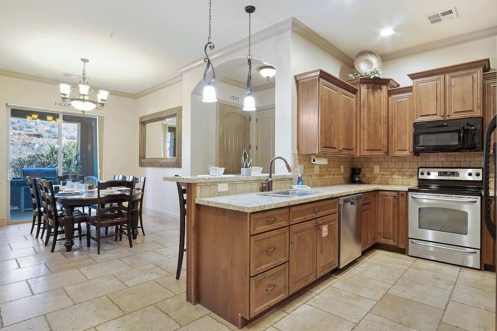 Sierra Sky Patio w/ Fireplace