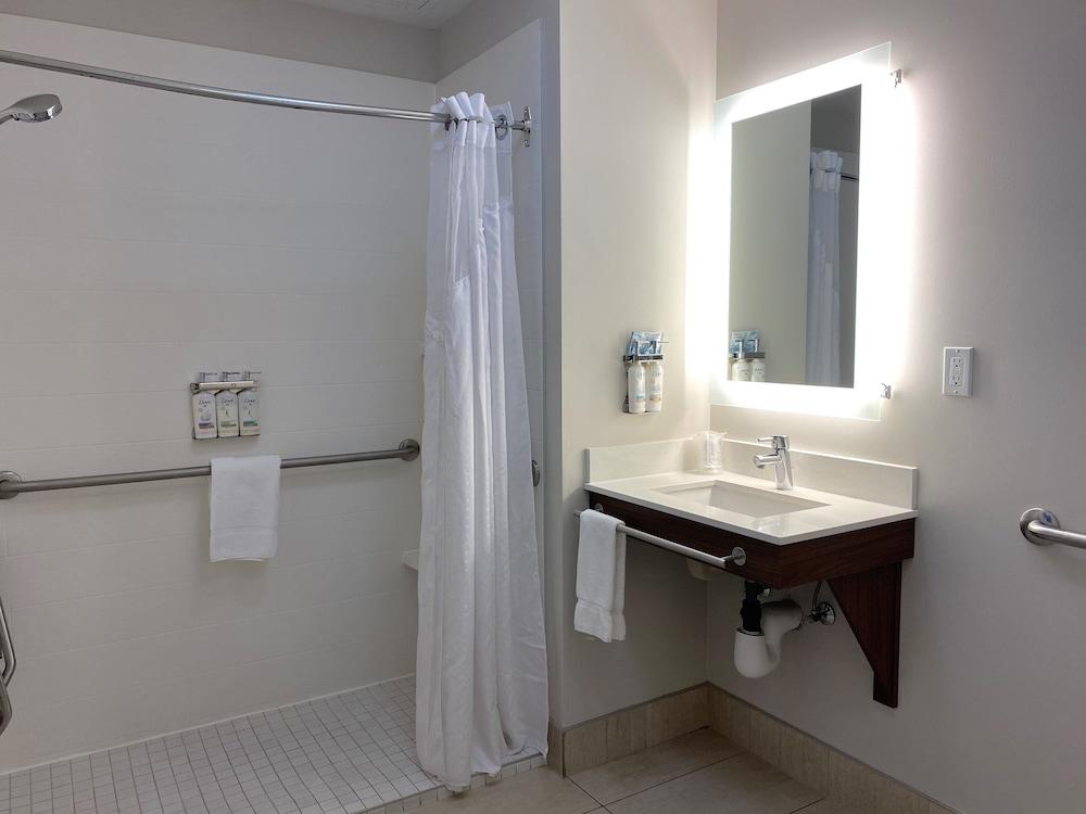 Holiday Inn Express & Suites Courtenay - Comox by IHG