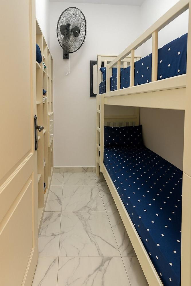 Quiet Coastal Comfort