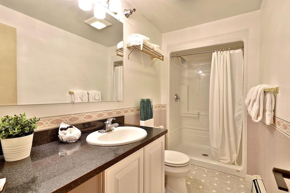 The Birch Ridge: Mission Room #4 - Queen Suite In Killington, Vermont 1 Bedroom Home