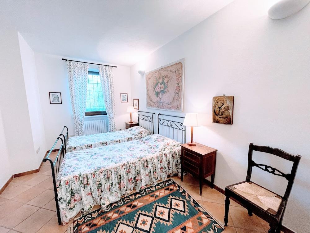 Serene Tuscan Retreat With Breathtaking Views