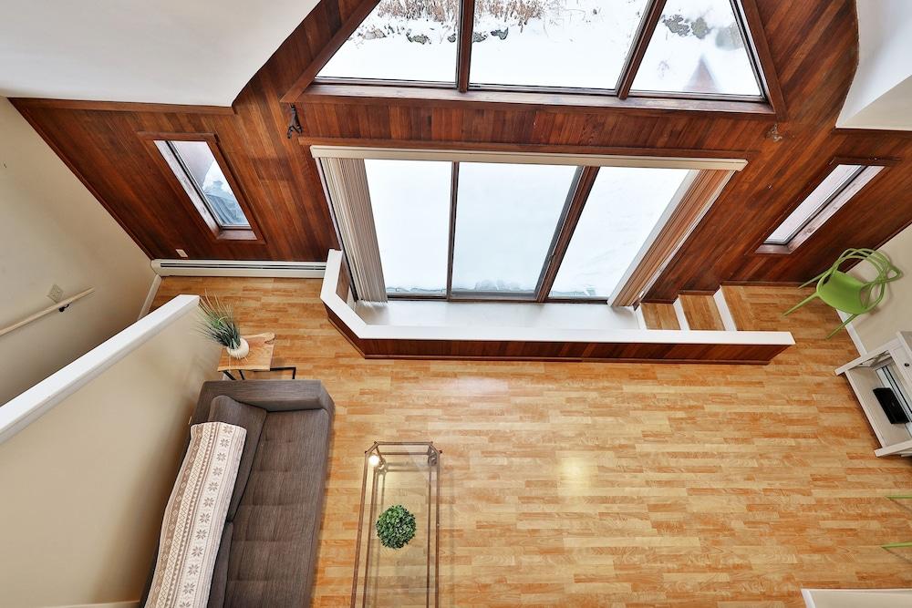 The Birch Ridge: Owner's Suite #5 - Queen/sofa Bed Suite In Killington. Hot Tub. Renovated. 1 Bedroom Home