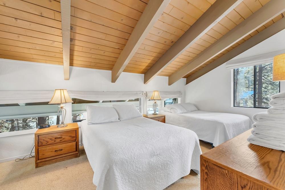 Lucky Lady 404 3 Bedroom Home by RedAwning