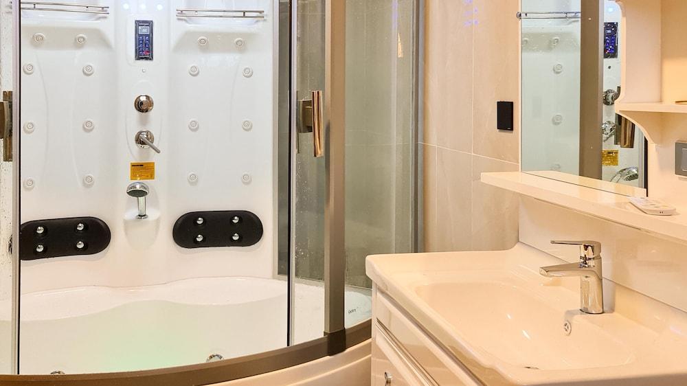 Lynson Africa Resort