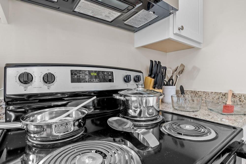 Appian Way Monte Carlo 1 Bedroom Cabin by RedAwning