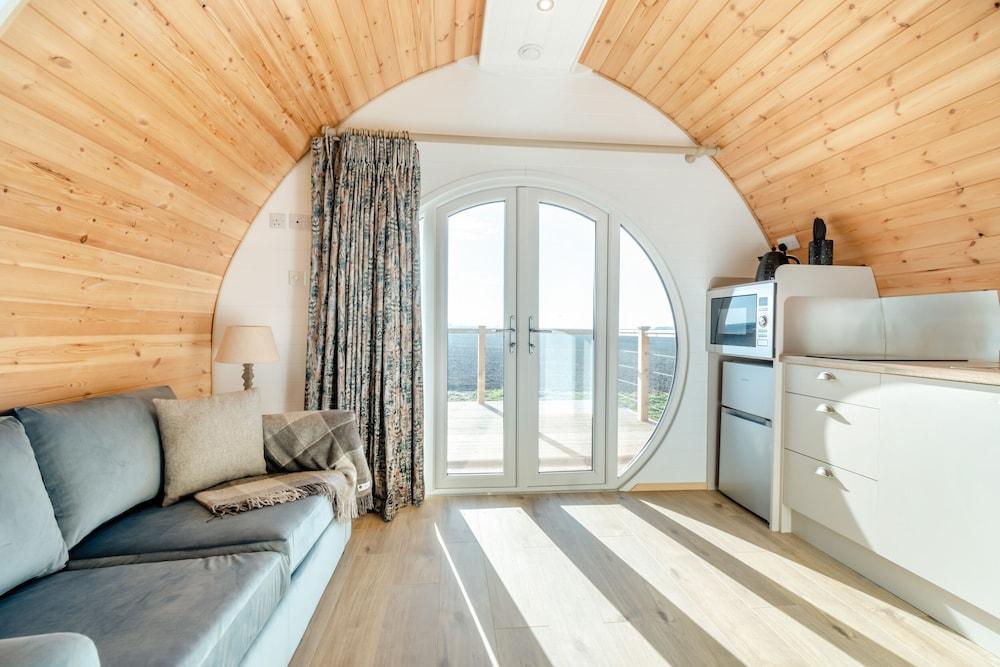 Carlton Manor Pod 11