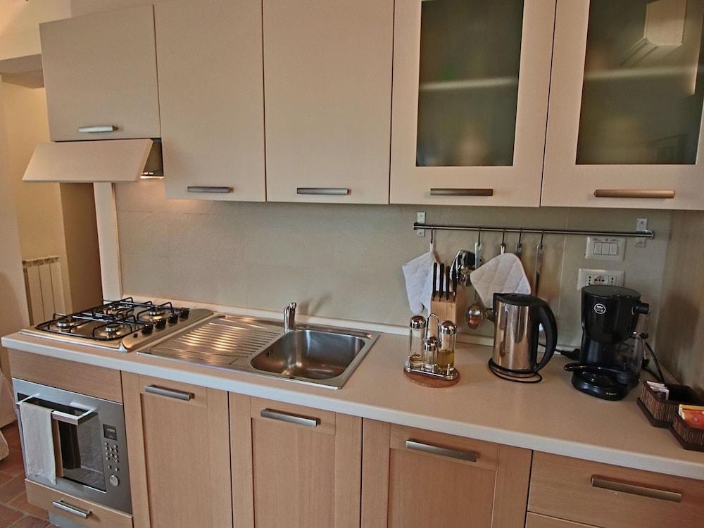 Belvilla by OYO Modern Luxury Apartment With Pool