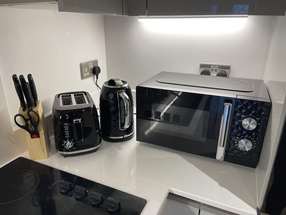 Stunning 2-bed Apartment in Bristol With Parking