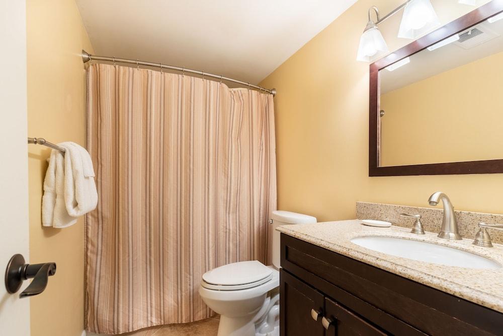 Seven Springs 2 Bedroom Deluxe Condo with Private Deck! by RedAwning