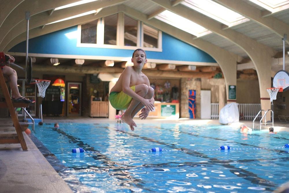 Seven Springs Stoneridge Ski-In/Out Condo with Mountain Views by RedAwning