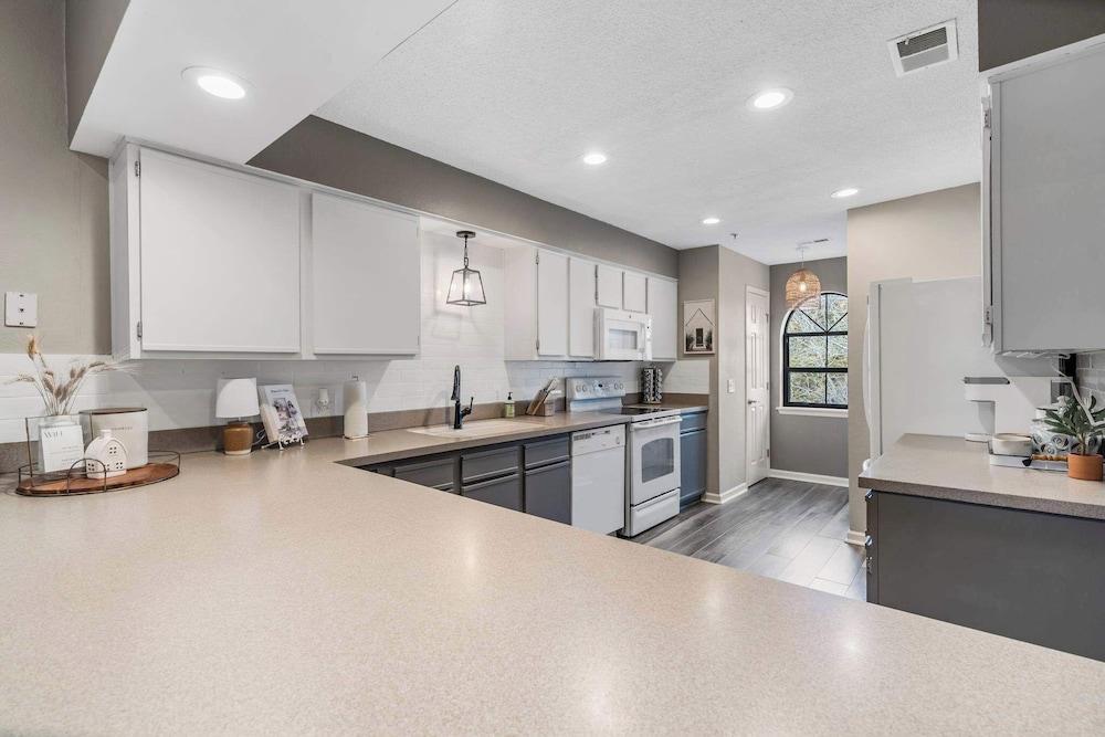 Farmhouse at the Foothills - Perfect Escape